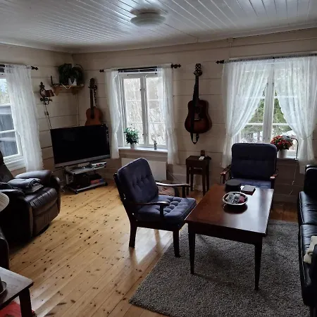 Areholtet Log Cabin, Norway * Kleppo